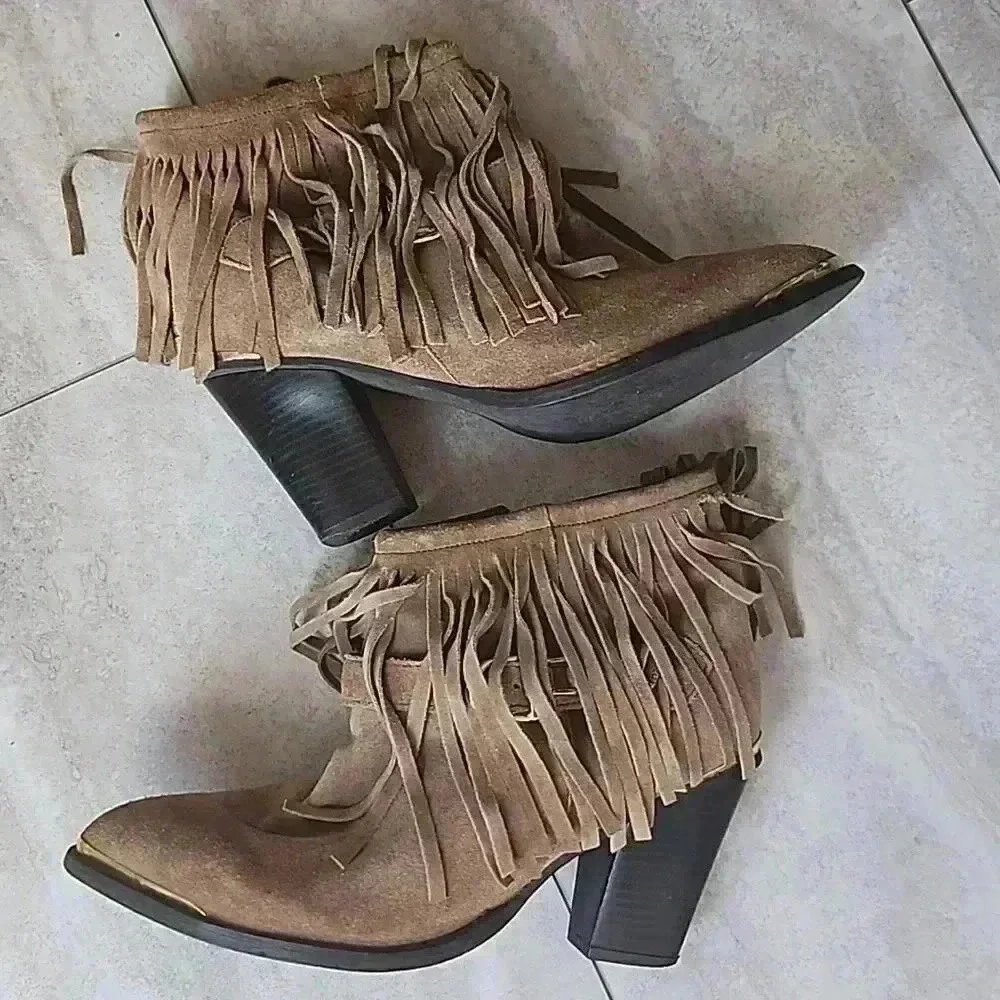 Genuine suede ankle booties with fringes